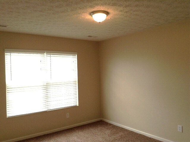 Building Photo - 11 Sparrow Ln