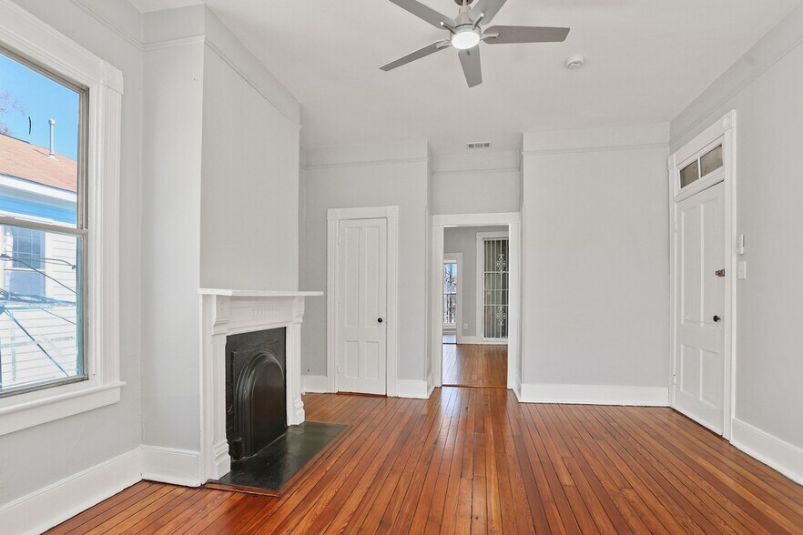 Building Photo - 1112 Barnard St