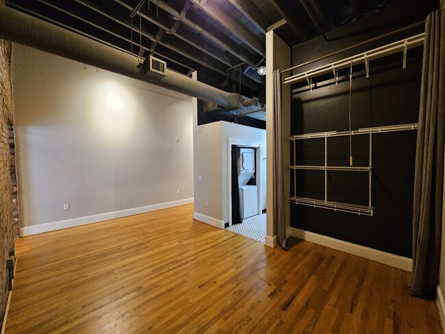 Building Photo - 1417 Market St
