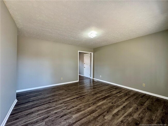 Building Photo - 1222 Kienast Dr