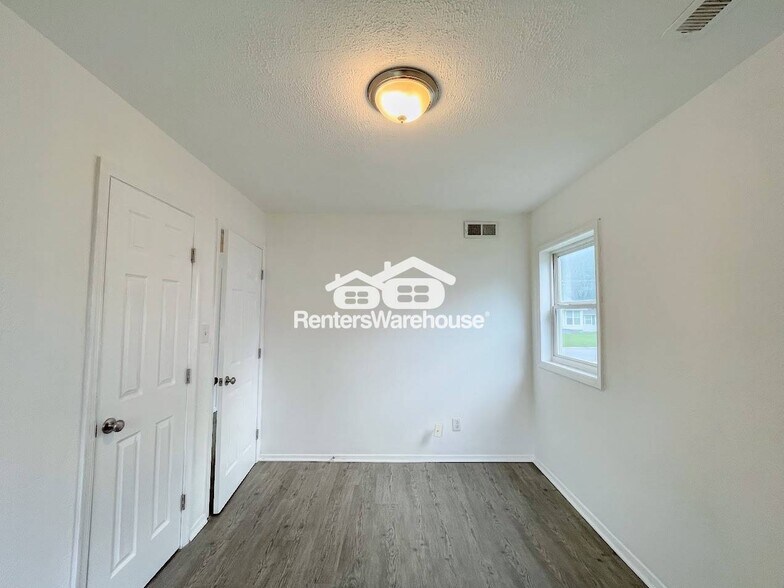 Building Photo - 8116 Nathan Ave