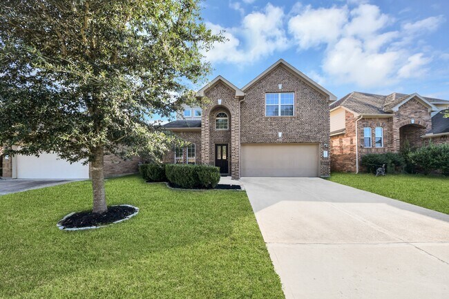 Building Photo - 3115 Lake Dr