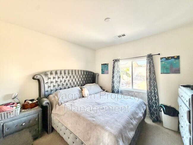 Building Photo - 30120 Crescent Pointe Wy