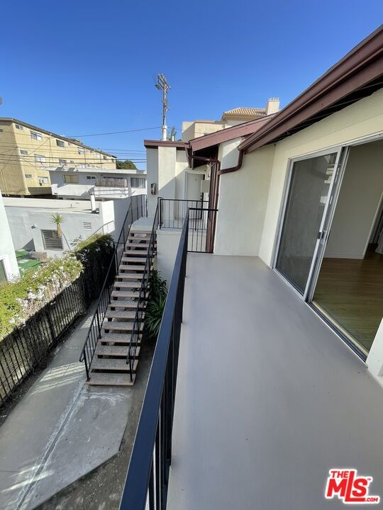 Building Photo - 1252 Barry Ave