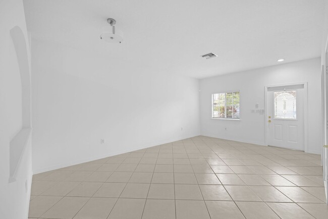 Building Photo - Bridgeport Villas