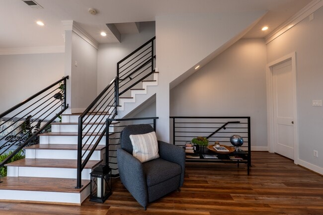 Building Photo - 1318 Reinerman St