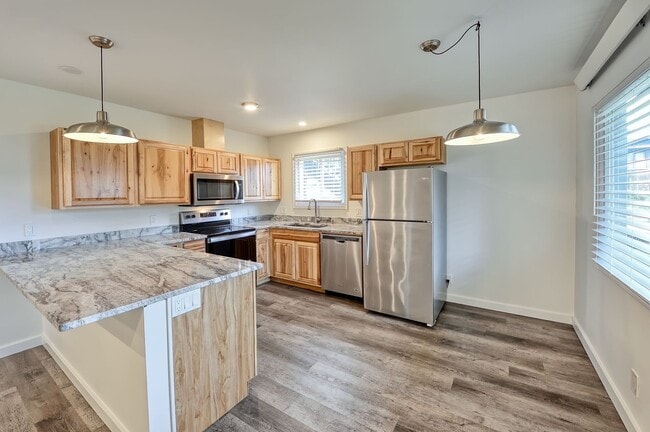 Building Photo - Lovely Apartment in Sehome - $400 OFF!**