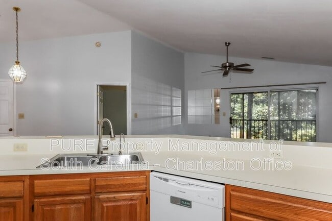 Building Photo - 208 Pipers Ln