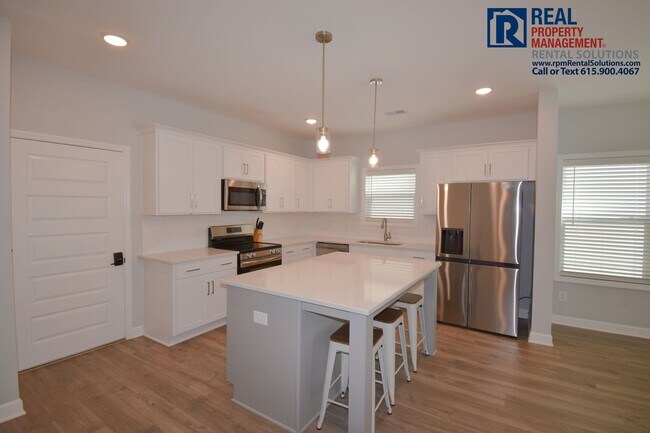 Building Photo - Beautiful, modern 4 bdrm home with attache...