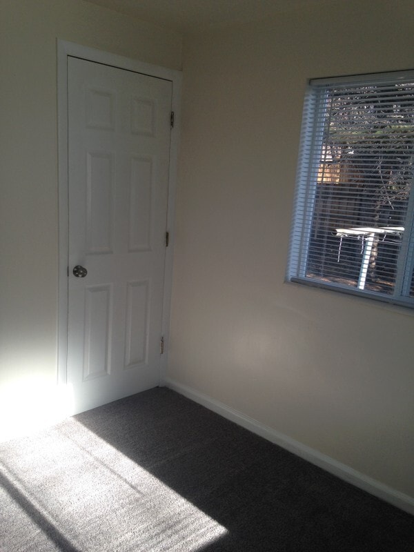 Building Photo - 3343 S 800 E