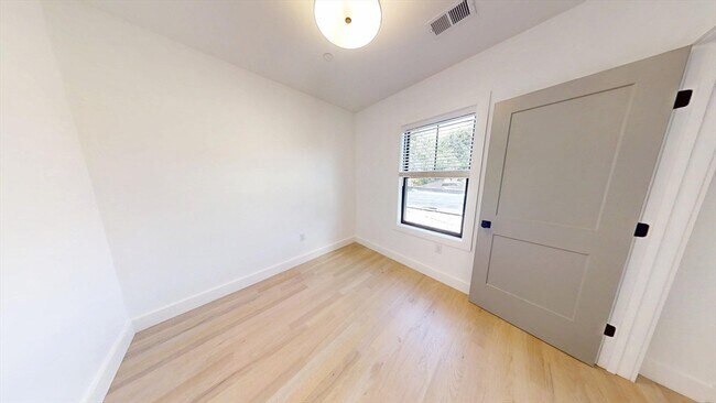 Building Photo - 52 Withington St