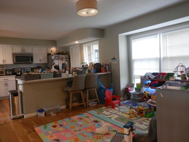 Building Photo - Spectacular 5 Bed 3 Bath With Amazing View...