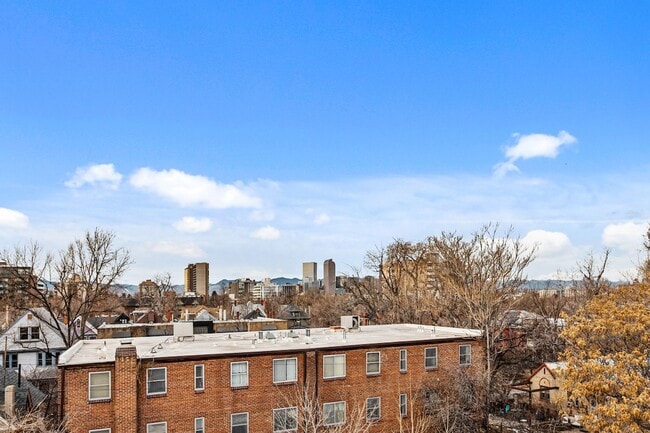 Building Photo - Downtown 1 Bedroom 1 Bath! Coming Soon!