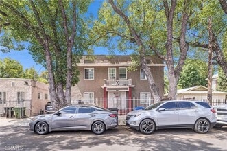 Building Photo - 166 E 36th Pl
