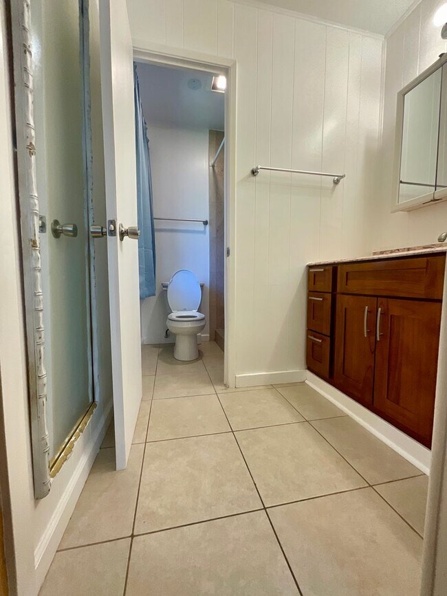 Building Photo - Beautiful, Bright & Airy Beach House--3Beds, 2Baths with Yard