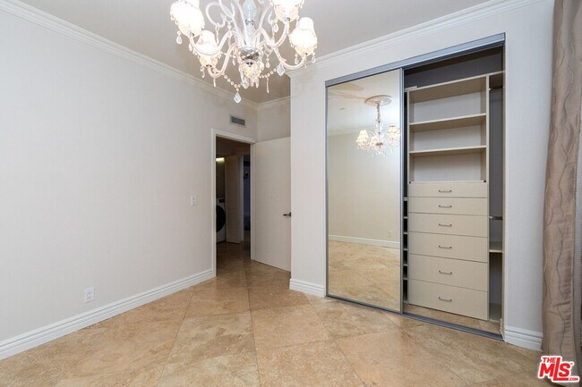 Building Photo - 171 N Church Ln