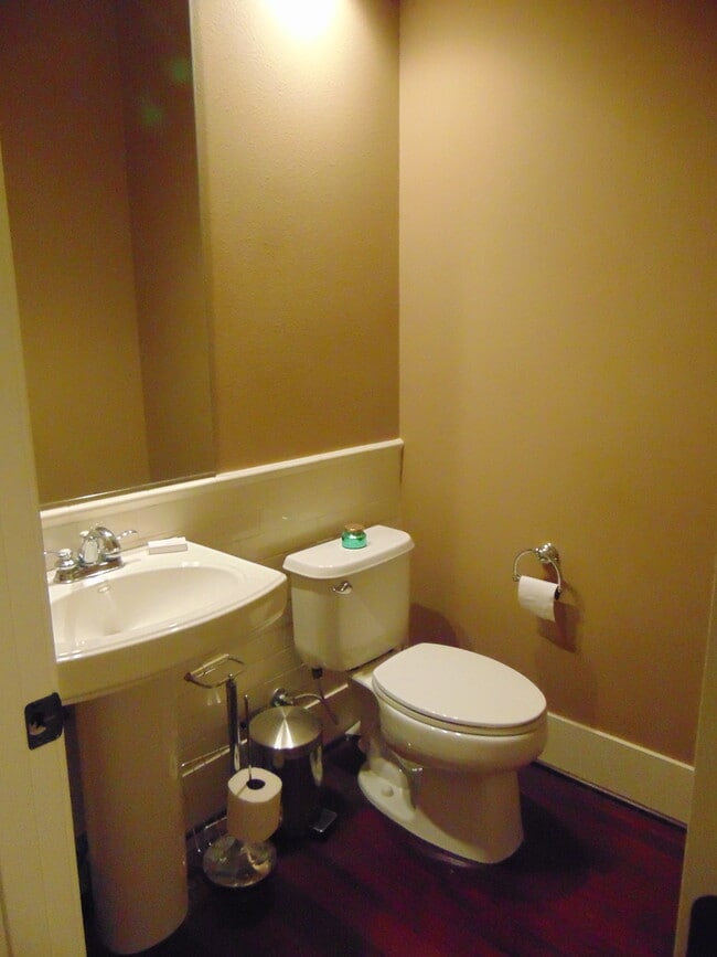 Building Photo - Cedar Mills area - 3+ Townhome nearly 2k sq ft - available now !