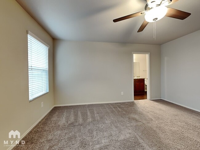 Building Photo - 940 Pinehurst Loop