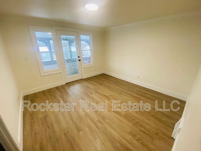 Building Photo - 5123 N Monroe St