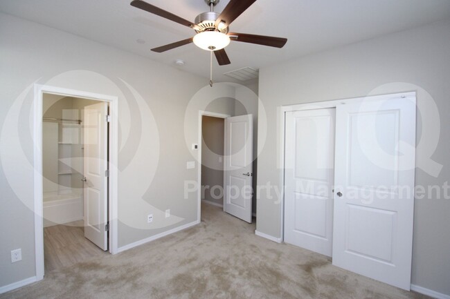 Building Photo - 1731 E Dogwood Ln