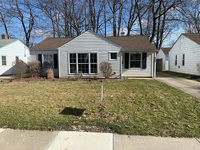 Building Photo - A pretty Ranch set on a quiet street near the heart of the action in Mayfield Heights.