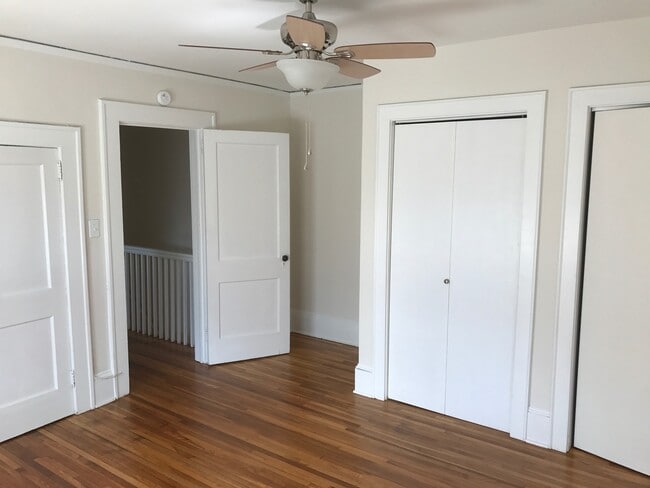 Building Photo - Cute 2 Bedroom Duplex in Plaza Midwood!