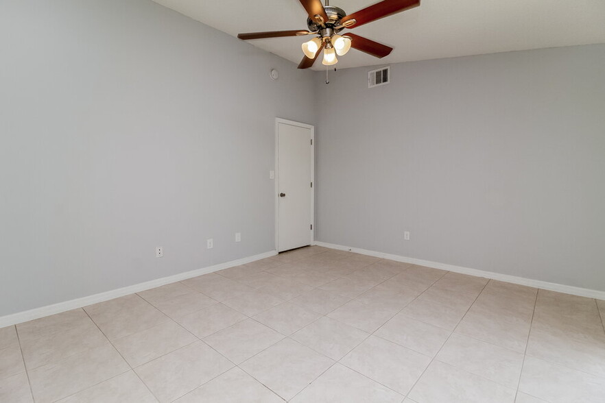 Building Photo - 496 Wild Fox Dr