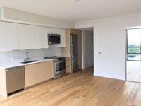 Building Photo - 1001 Queen St