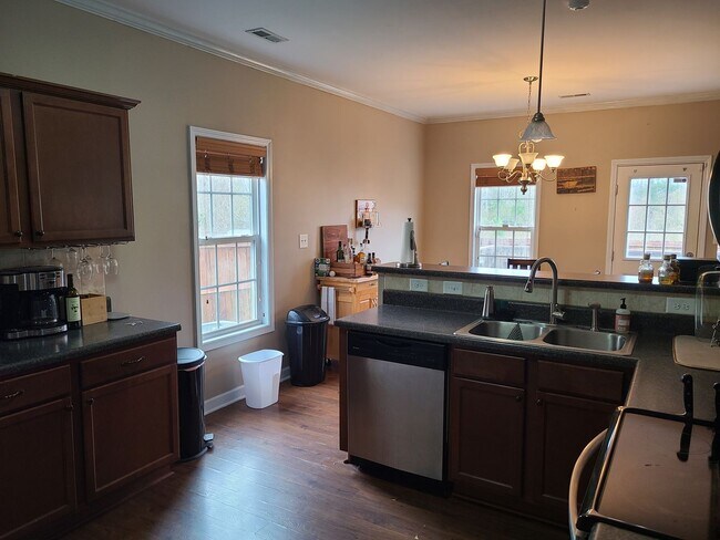 Building Photo - 4 Bedroom 2.5 Bath unfurnished home - Peggy's Cove Sneads Ferry