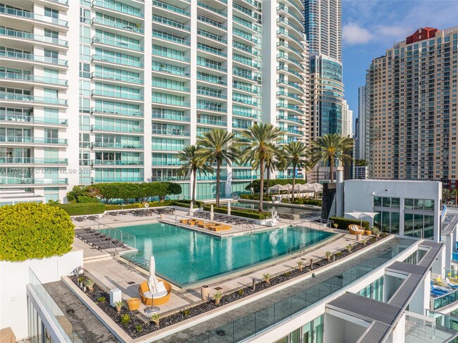 Building Photo - 1331 Brickell Bay Dr