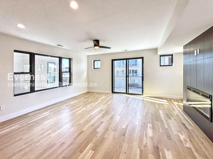 Building Photo - 2162 S Ash St