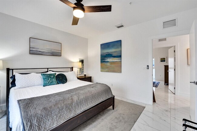 Building Photo - 1371 N Ocean Blvd