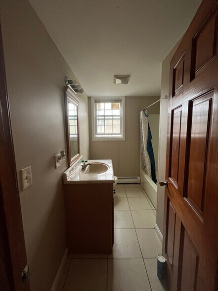 Building Photo - 26 Moore St