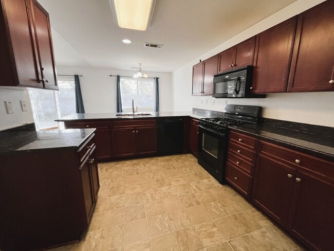 Building Photo - Spacious 4-bedroom home!