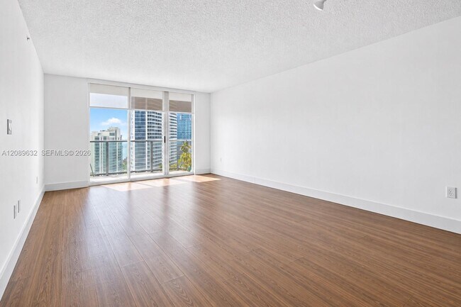 Building Photo - 1155 Brickell Bay Dr
