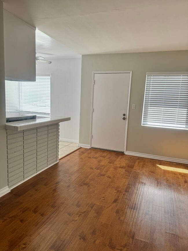 Building Photo - 1 BDRM, 1 BA WITH PARKING (PICTURES COMING...