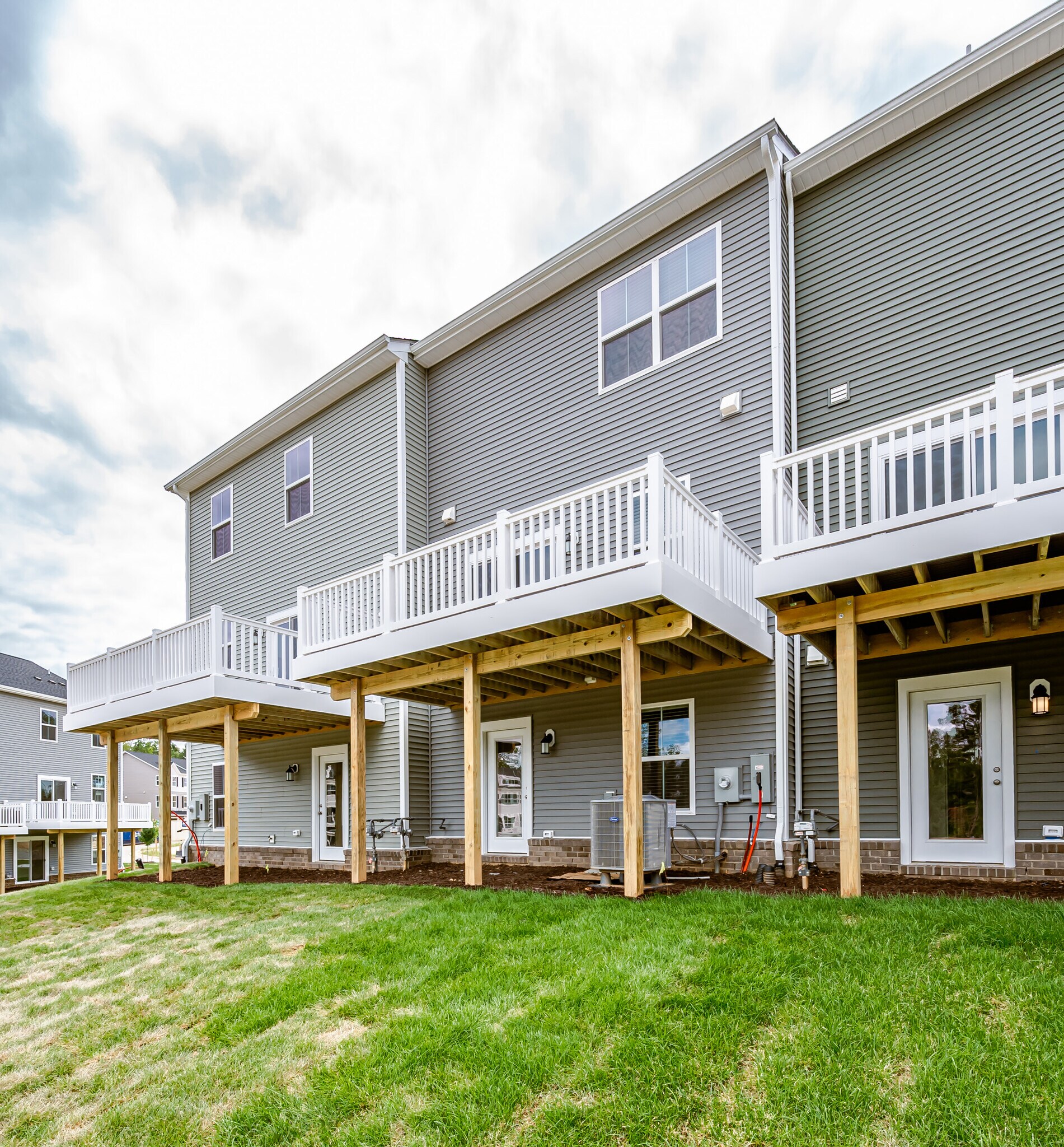 Building Photo - 8757 Whitman Dr