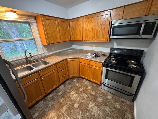 Building Photo - 514 S Pine St