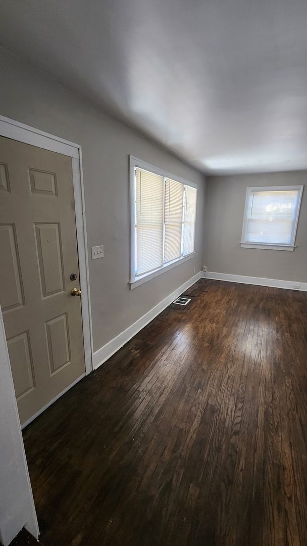 Building Photo - 3 Bed 1 Bath