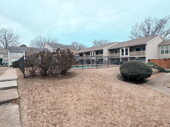 Building Photo - 1/2 First Full Month's Rent! 2BD/2BA Condo in Whispering Oaks.