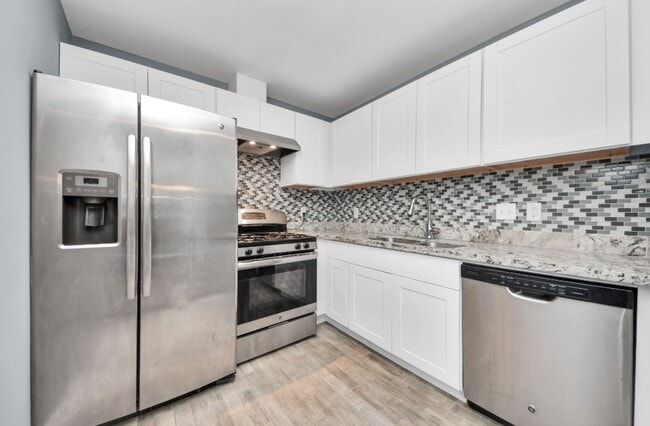 Building Photo - 109 N Eastwood St