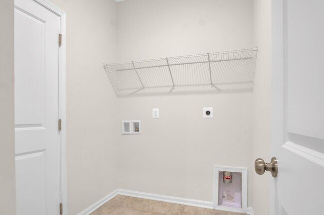 Building Photo - Spacious 3 Bedroom 3.5 Bath Townhome with Finished Basement & First-Floor Suite Near I-64