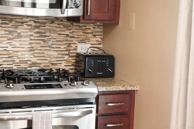 Building Photo - 1600 N Halsted St