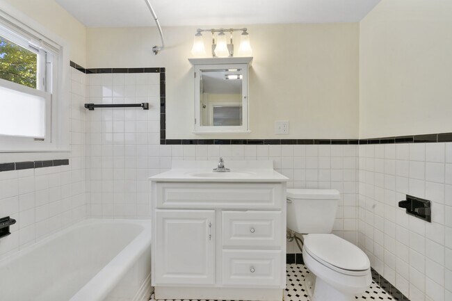Building Photo - 27 Hermon St