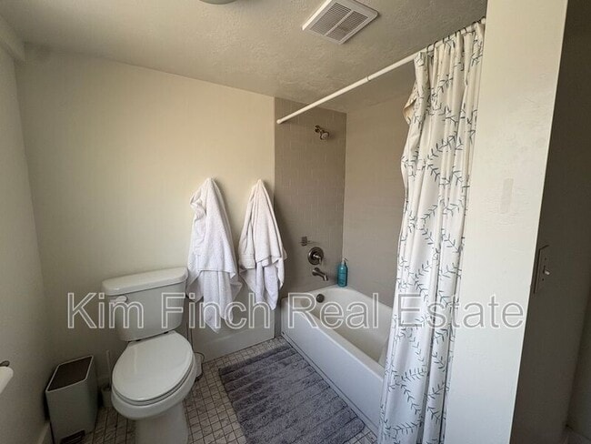 Building Photo - 1149 S Lk St