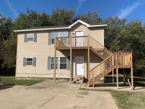 Building Photo - Tucked away on a quiet dead-end street, 773 offers the perfect mix of privacy and vibe.