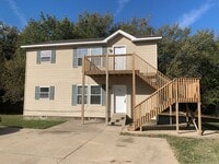 Building Photo - Super cute and updated with fresh paint, new floors, some fixtures, and all appliances.