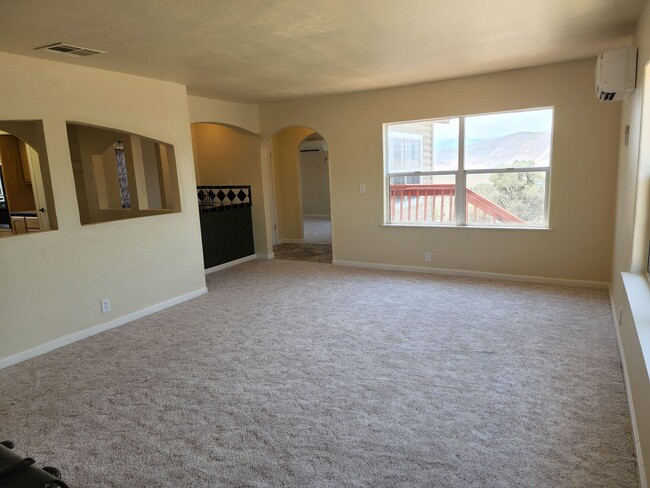 Building Photo - Large manufactured home in Topaz Ranch Est...