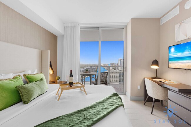 Building Photo - 4010 S Ocean Dr
