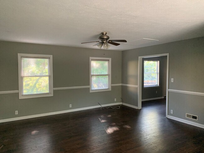 Building Photo - Sandusky Home With Main Level Master Bedroom